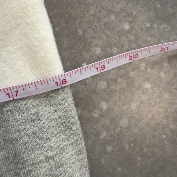 Liz Claiborne Cream & Gray Colorblock Open Front Cardigan - Size Medium - Picture 8 of 9